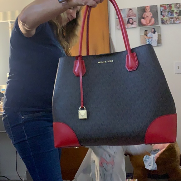 MICHAEL KORS LARGE PURSE OBO STILL HAS TAGS INSIDE - Picture 3 of 9